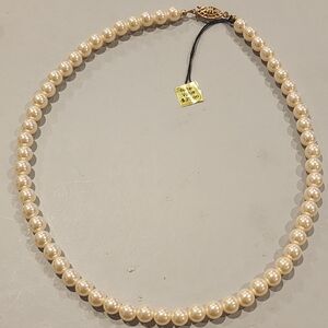 Vintage Pearl Necklace With Detailed Clasp